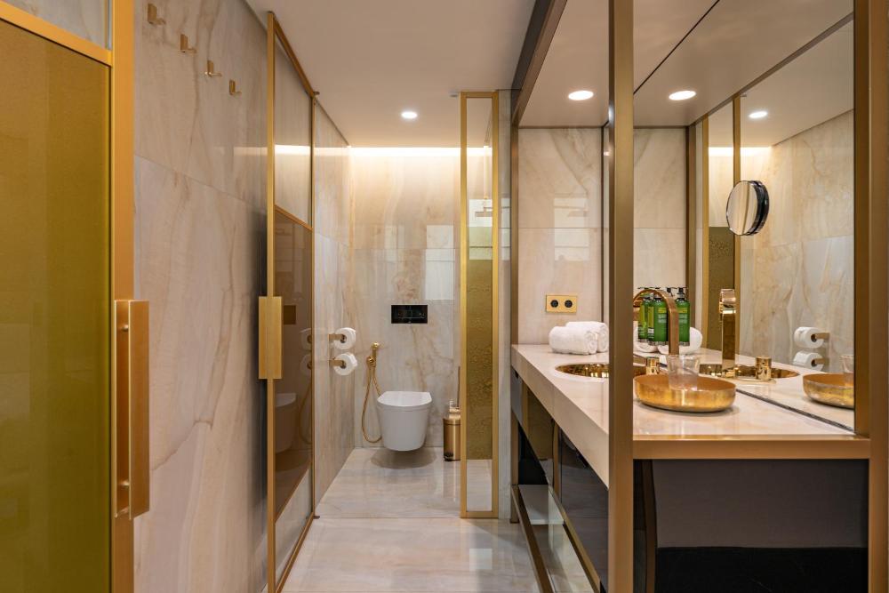 Deluxe Twin Room interior